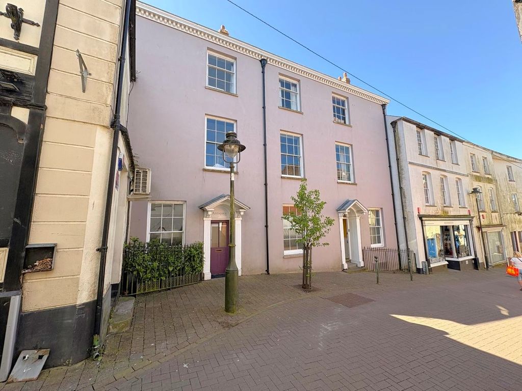 Property photo 1 of 40