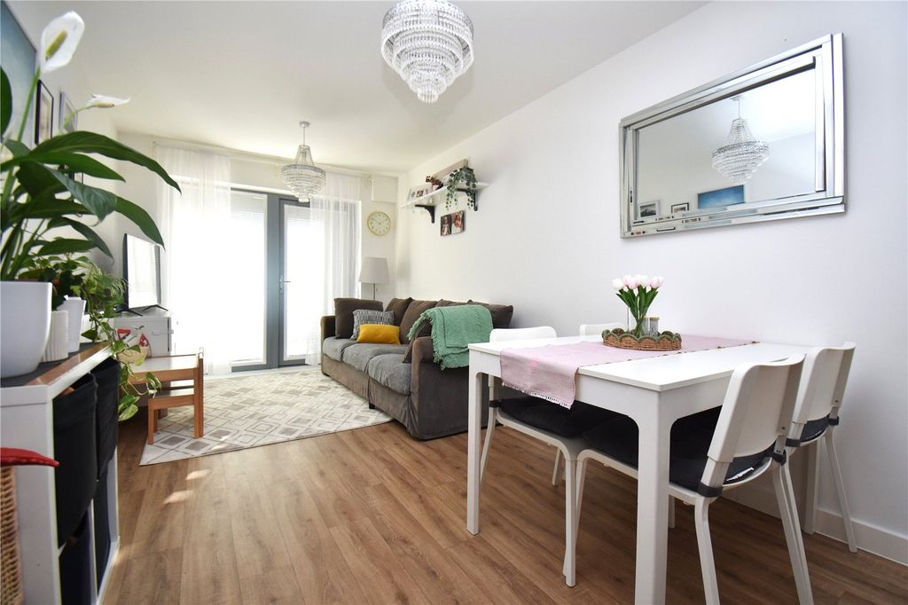 Property photo 3 of 9 Reception