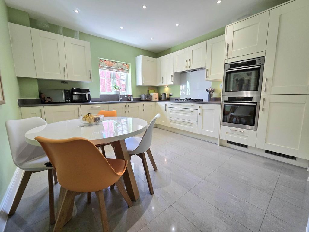 Property photo 2 of 32