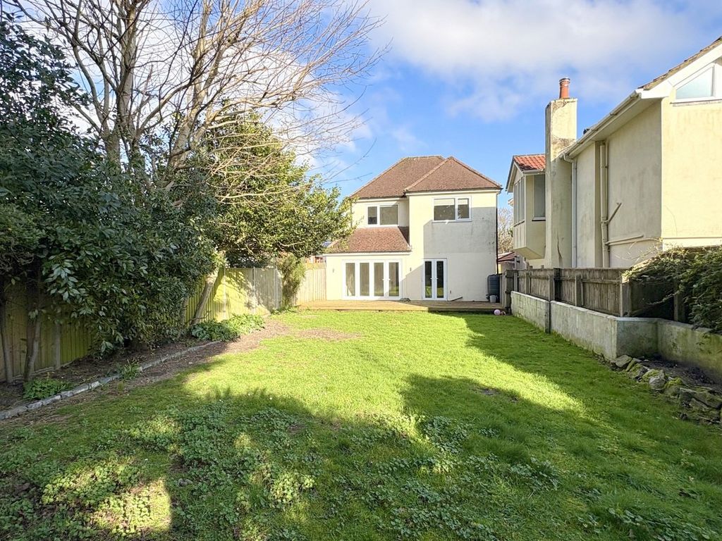 Property photo 2 of 23