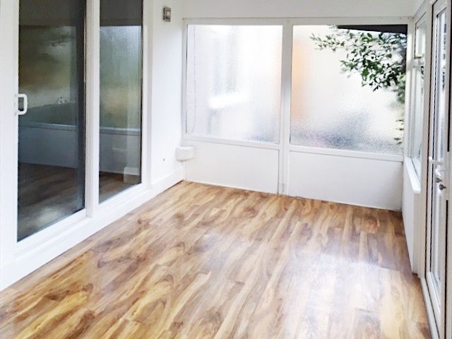 Property photo 3 of 19 Bright, Newly‑Refurbished Conservatory-Style Livin...