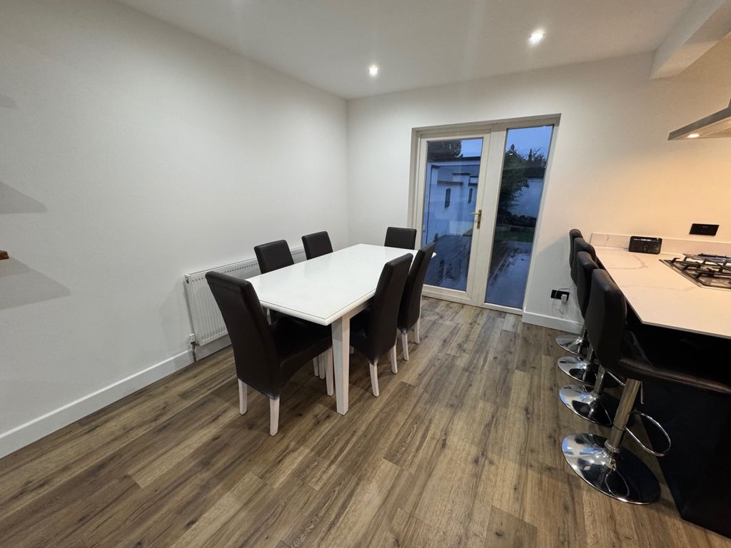 Property photo 3 of 8 Dinning Room