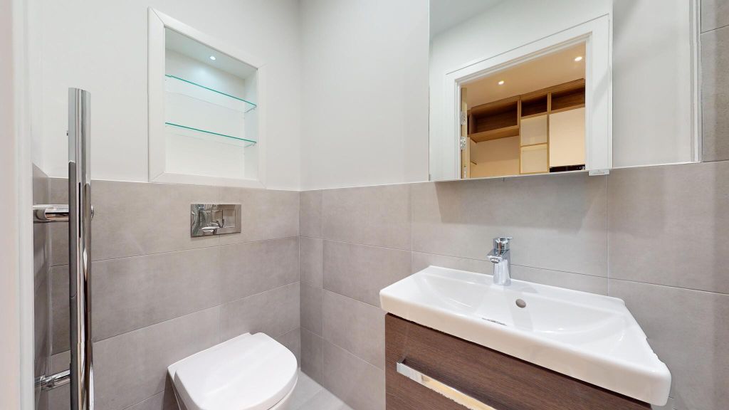 Property photo 3 of 14 Bathroom