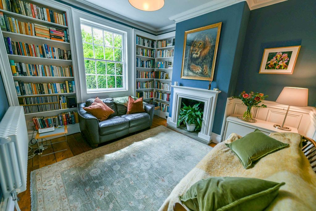 Property photo 2 of 35 Reading Room