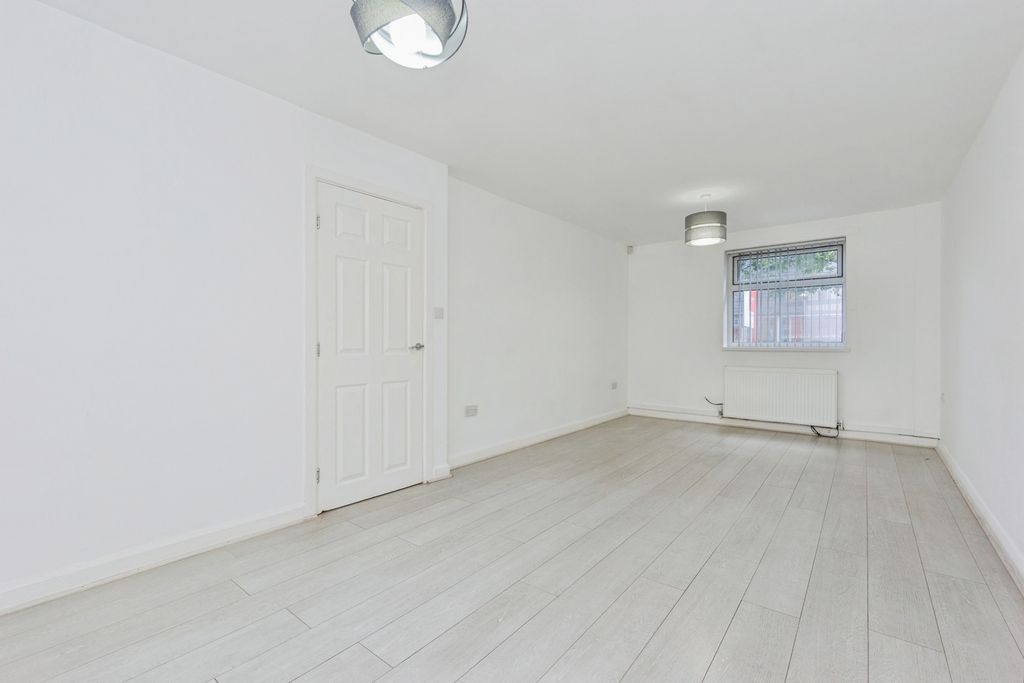 Property photo 3 of 17 Photo