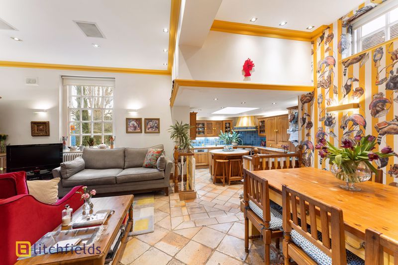 Property photo 3 of 17 Photo 11