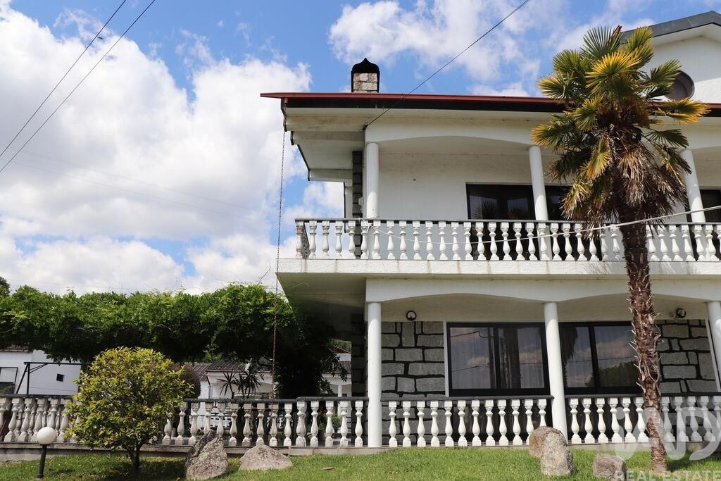 Property photo 2 of 28