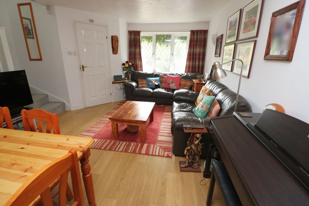 Property photo 2 of 13 Lounge