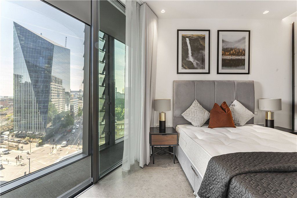 Property photo 2 of 19 Bedroom