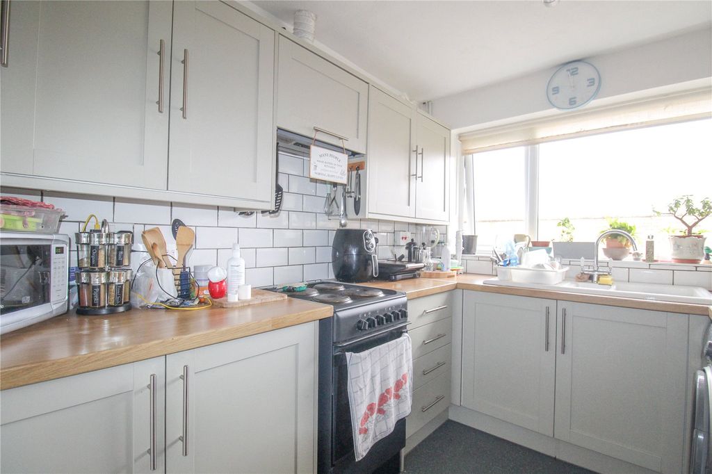 Property photo 2 of 9 Picture No. 21