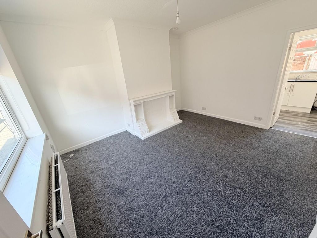 Property photo 3 of 14 Lounge