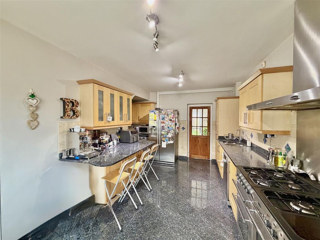 Property photo 3 of 14 Kitchen