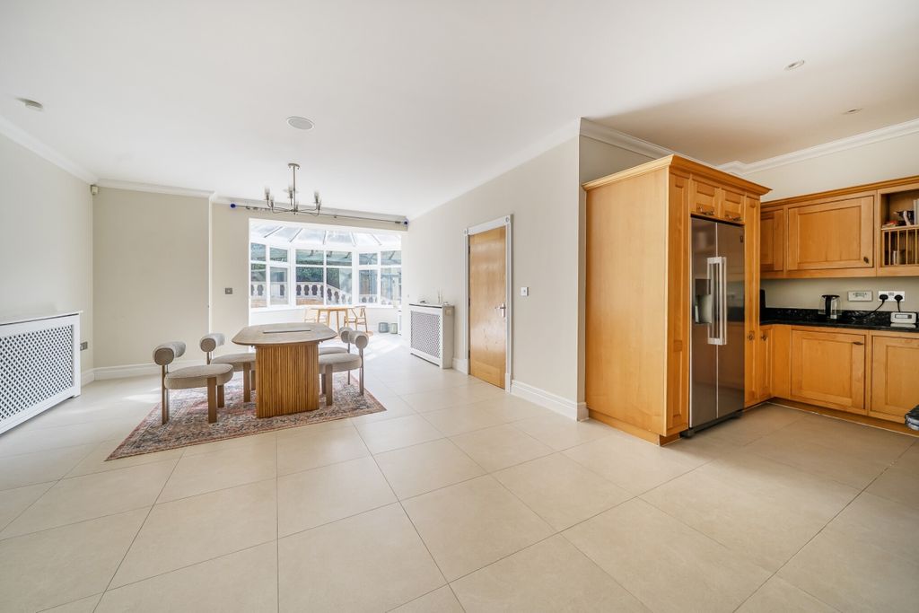 Property photo 3 of 20 Jersey Place