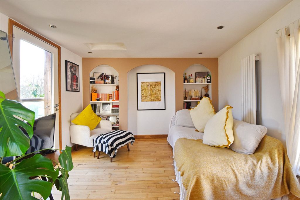 Property photo 1 of 18 Picture No. 15