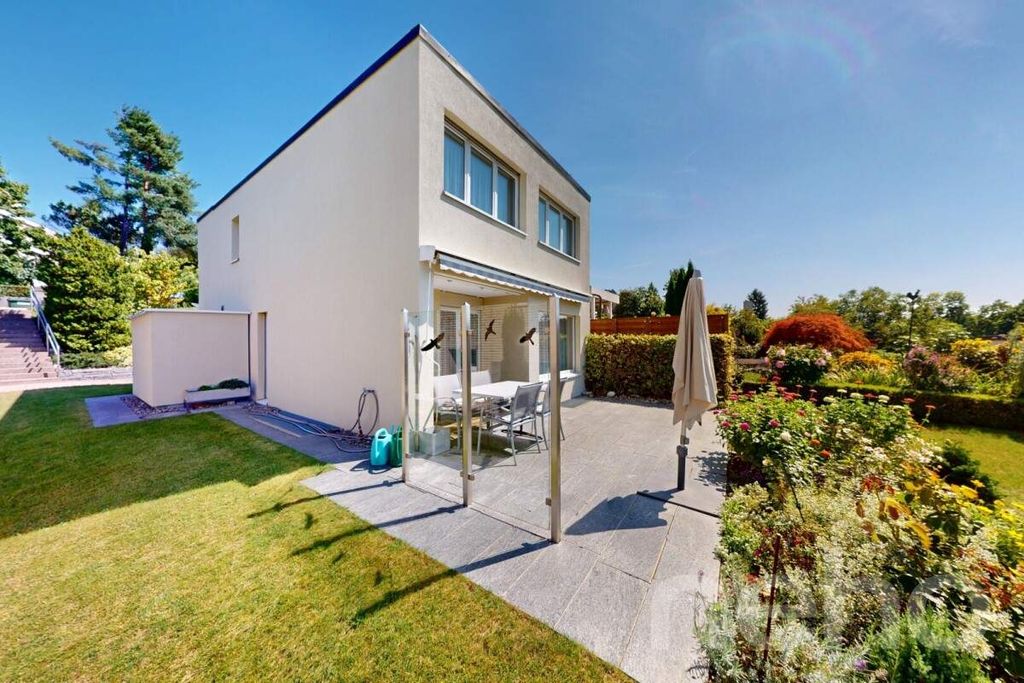 Property photo 2 of 12