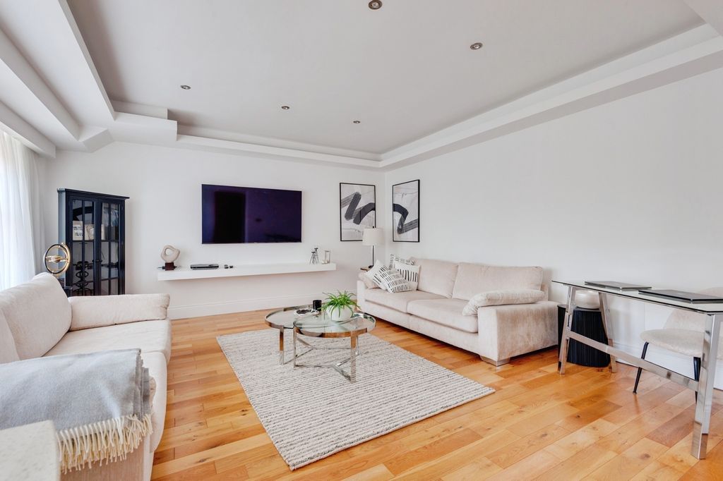 Property photo 2 of 24 Pbox-Img.Jpg