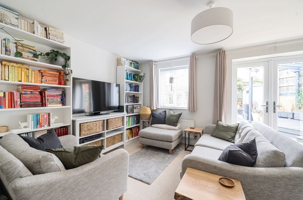 Property photo 3 of 14 Sitting Room