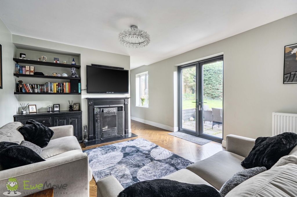 Property photo 2 of 26 Living Dining Room