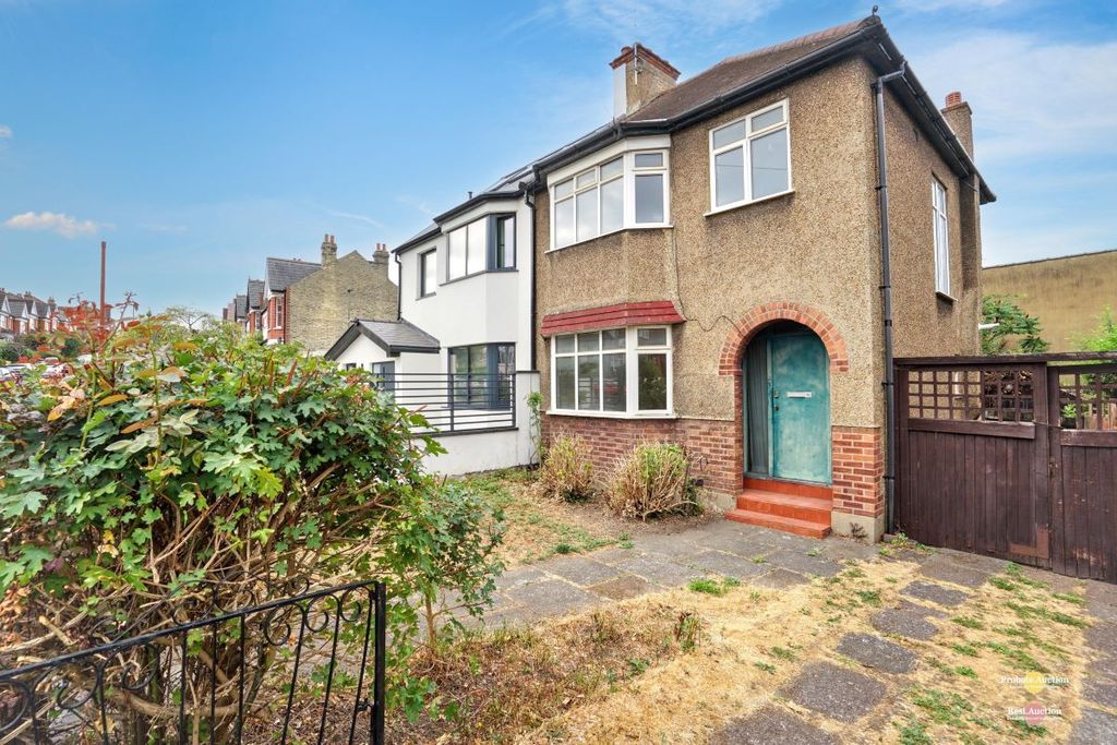 Property photo 2 of 23