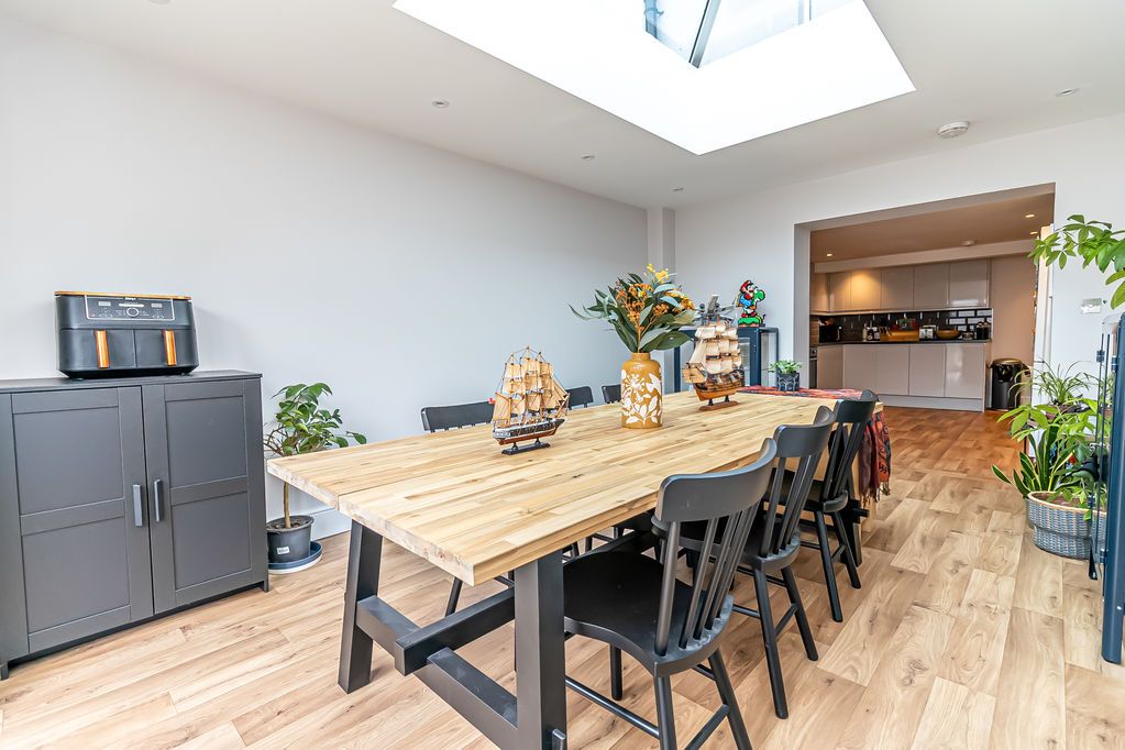 Property photo 1 of 27 .