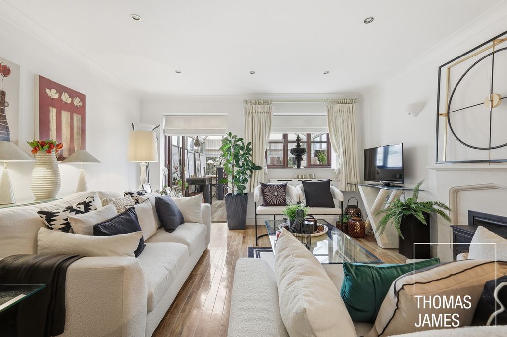 Property photo 2 of 32