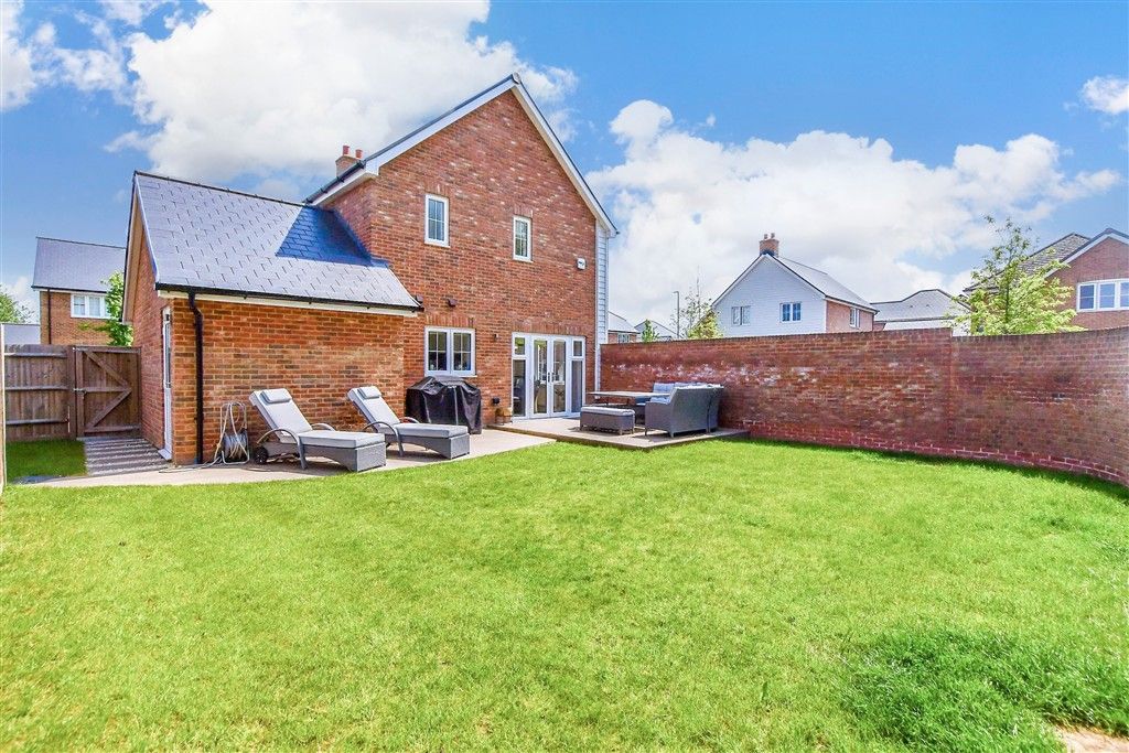 Property photo 2 of 8 Side Garden