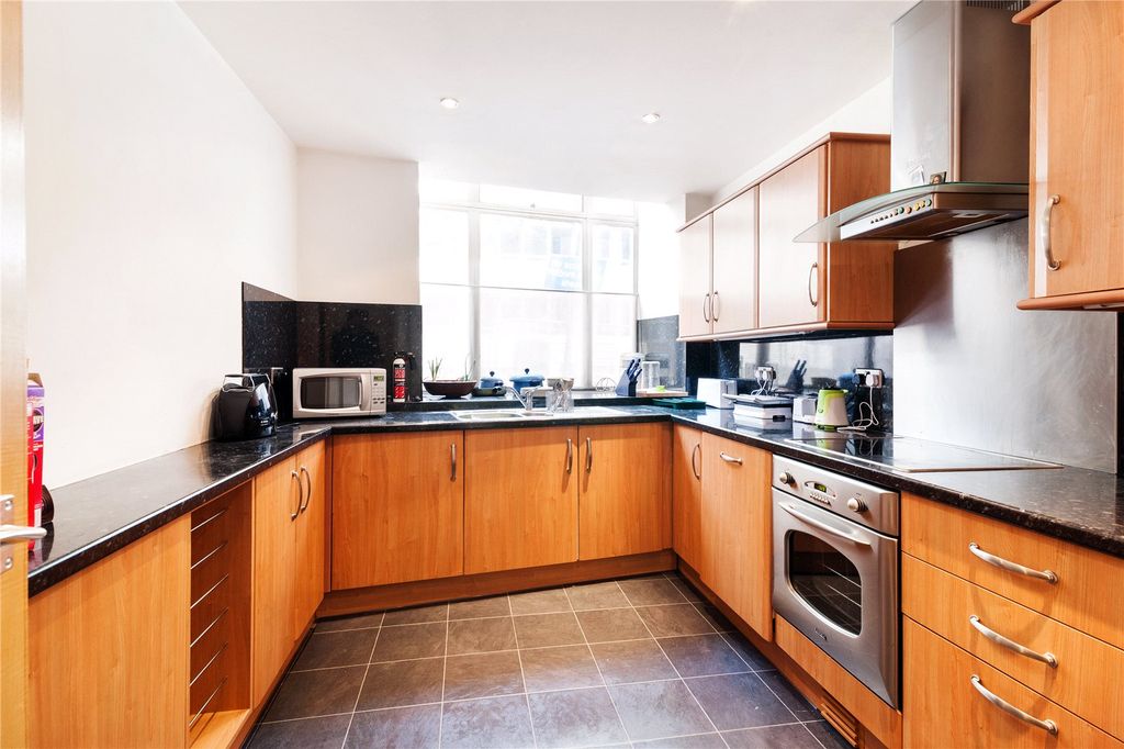 Property photo 2 of 9 Picture No. 13