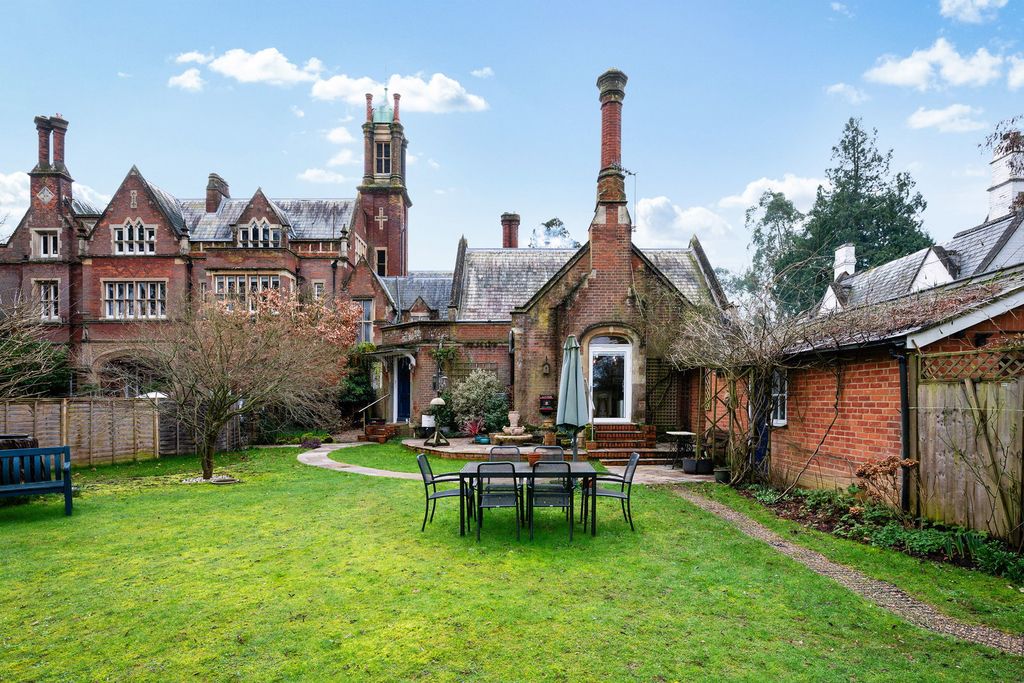 Property photo 2 of 31