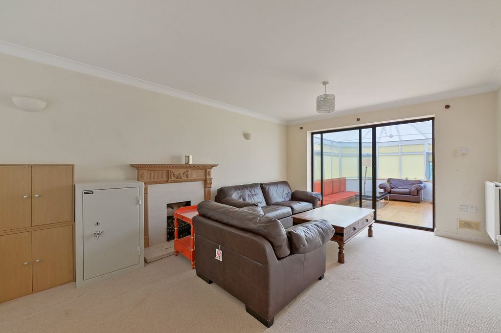 Property photo 3 of 14 Sitting Room