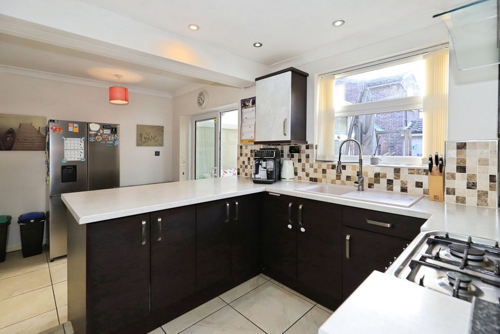 Property photo 3 of 12 Kitchen