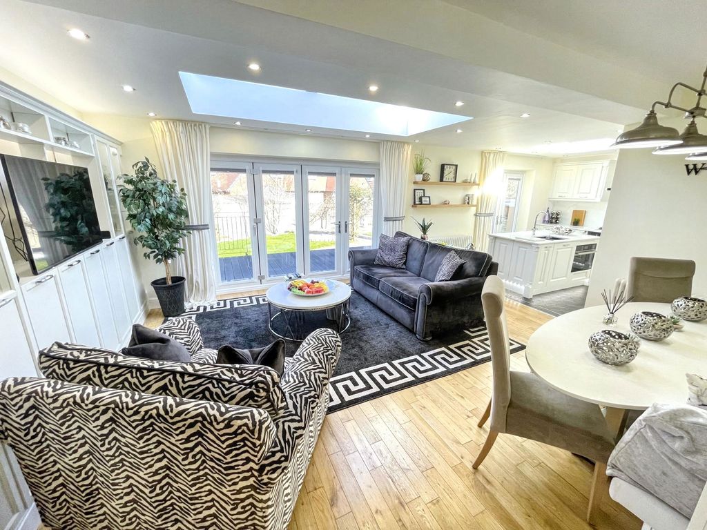 Property photo 3 of 18