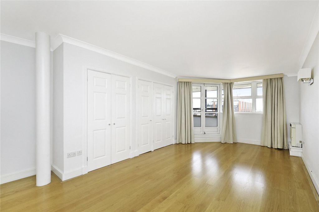 Property photo 3 of 17 Bedroom