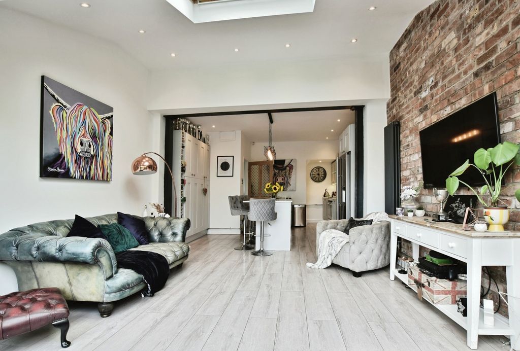 Property photo 3 of 18 Pbox-Img.Jpg