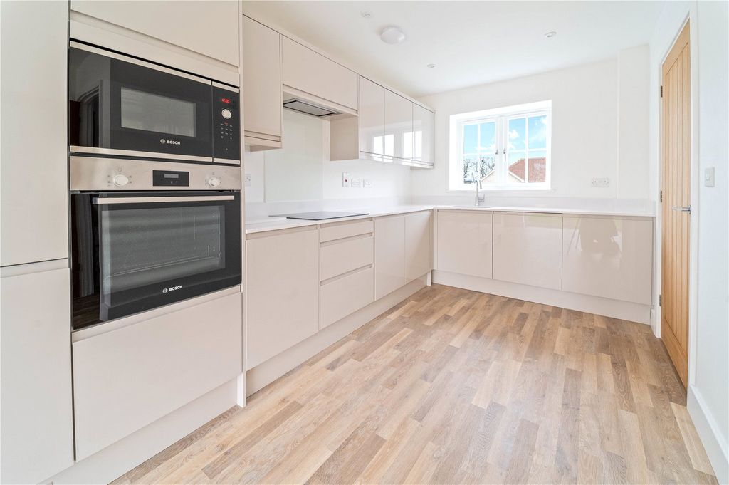 Property photo 3 of 10 Kitchen