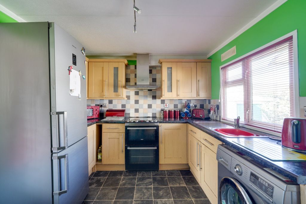 Property photo 2 of 9 4007672