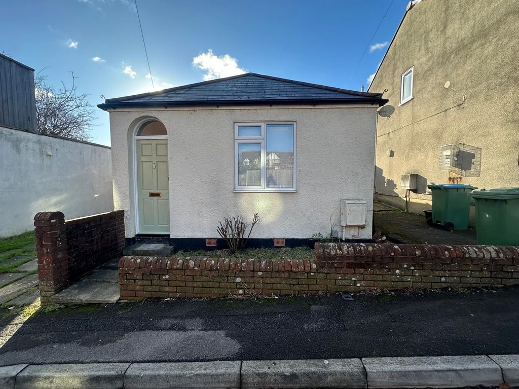 Property photo 2 of 21