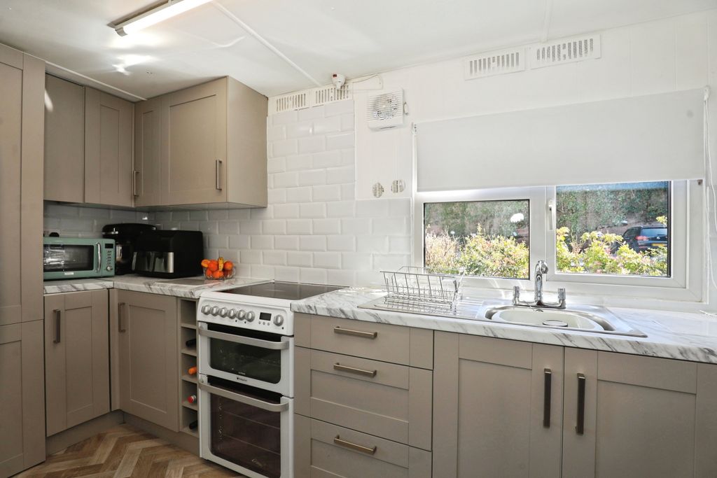 Property photo 3 of 15 Kitchen