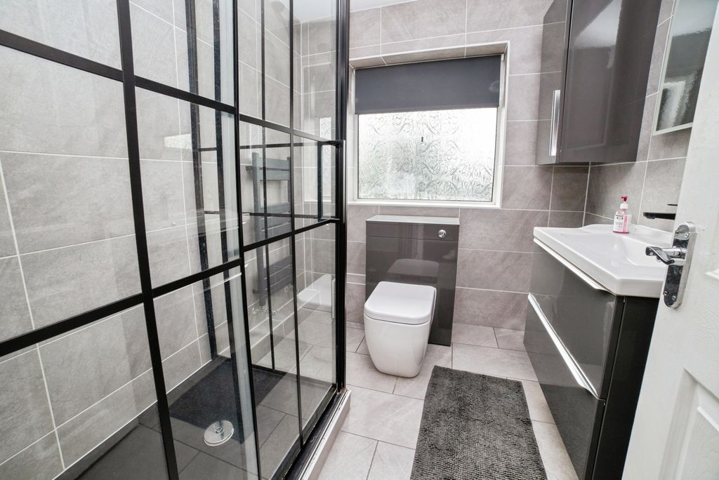 Property photo 2 of 17 Photo