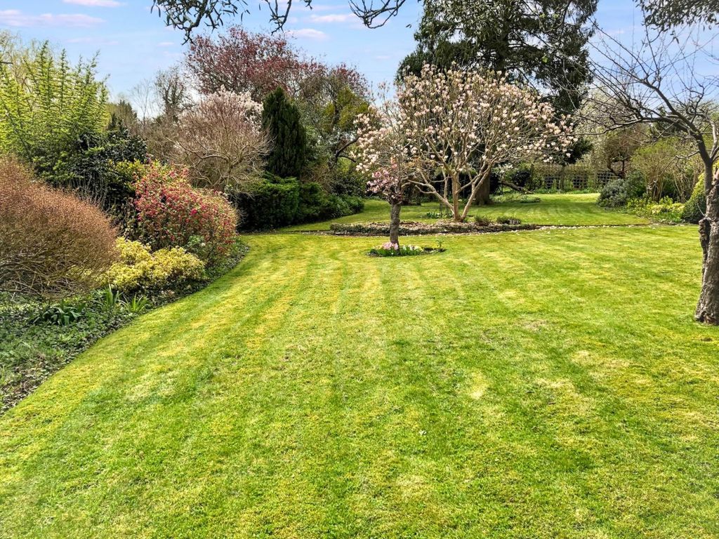 Property photo 2 of 34