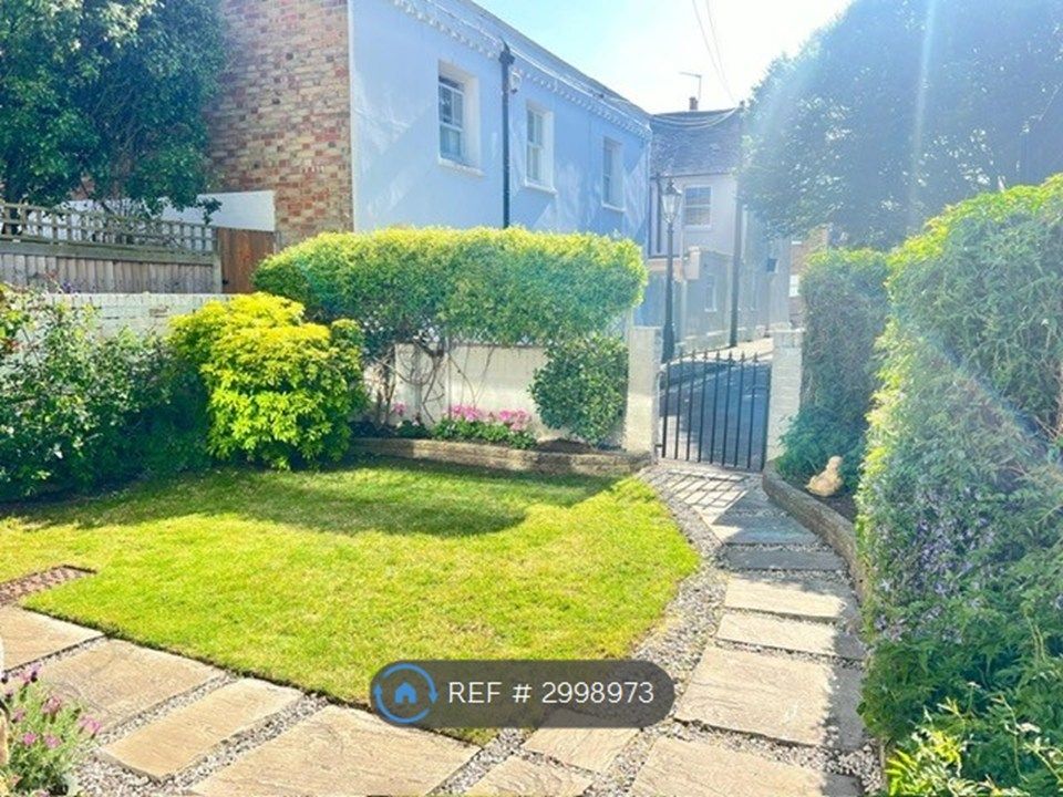 Property photo 2 of 15 Front Garden