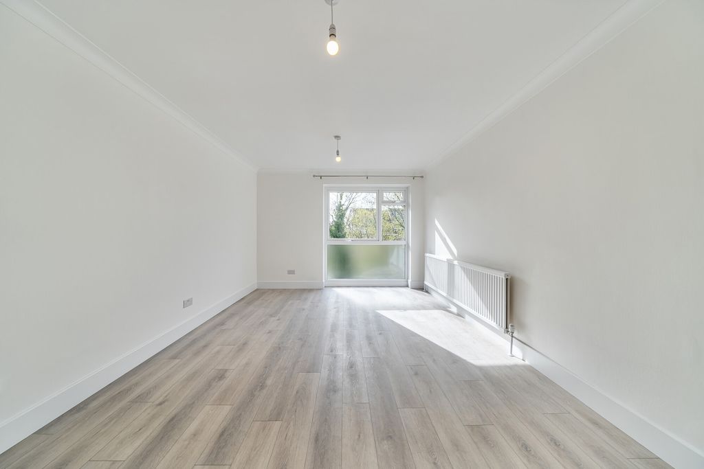 Property photo 2 of 20 1441994-5-69d8Bce...