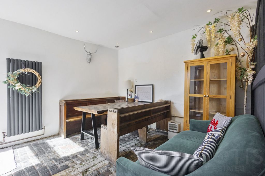 Property photo 2 of 19 Photo 10