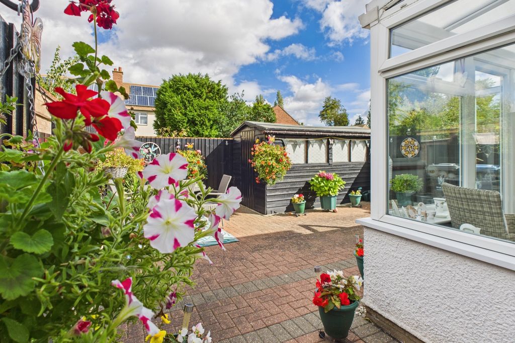 Property photo 3 of 26 Cam02519G0-Pr0339-Still019