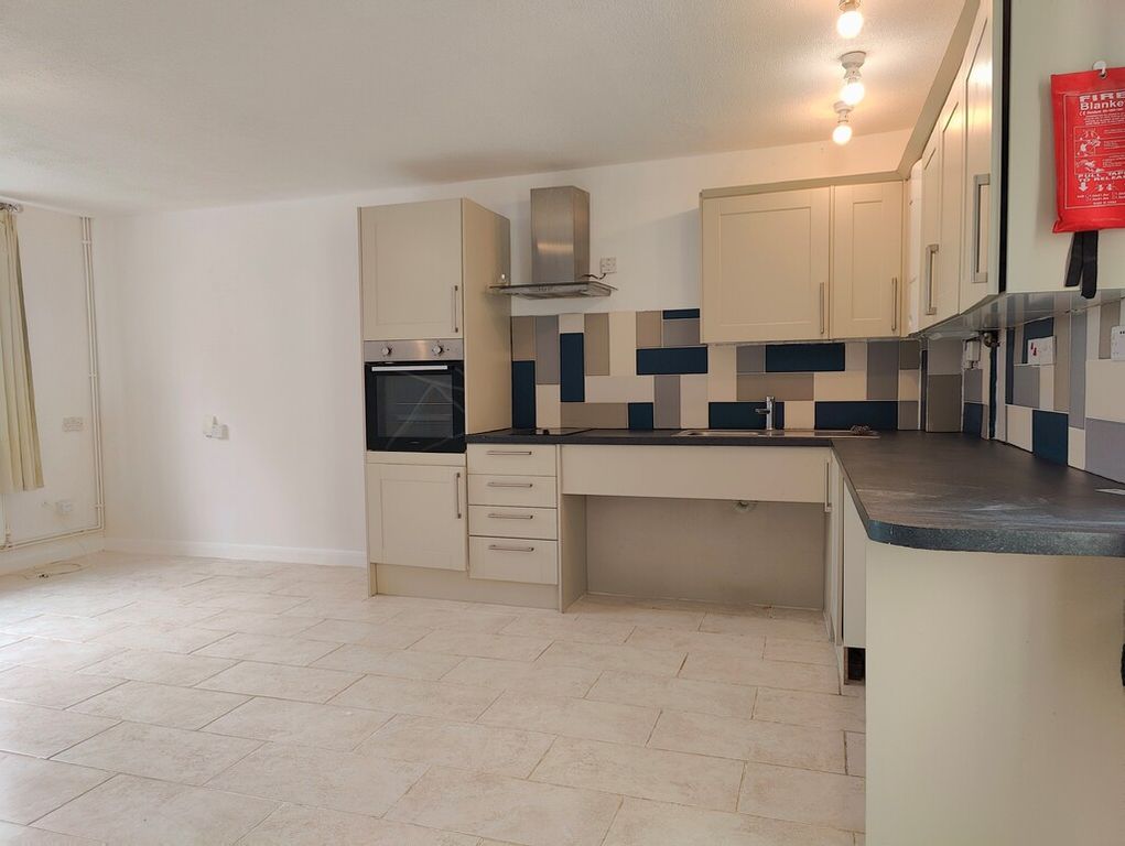 Property photo 2 of 11 108 Lettings