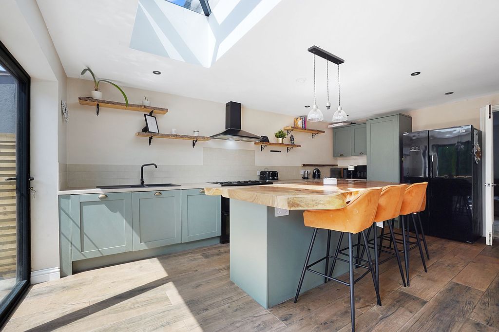 Property photo 3 of 23