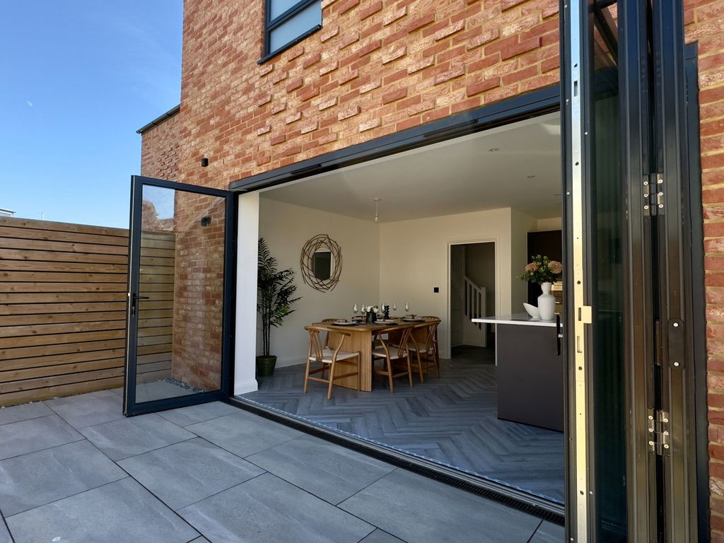 Property photo 3 of 44