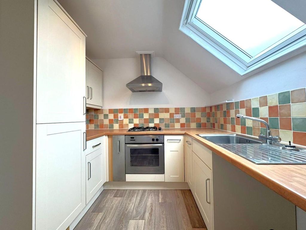 Property photo 2 of 10 Kitchen