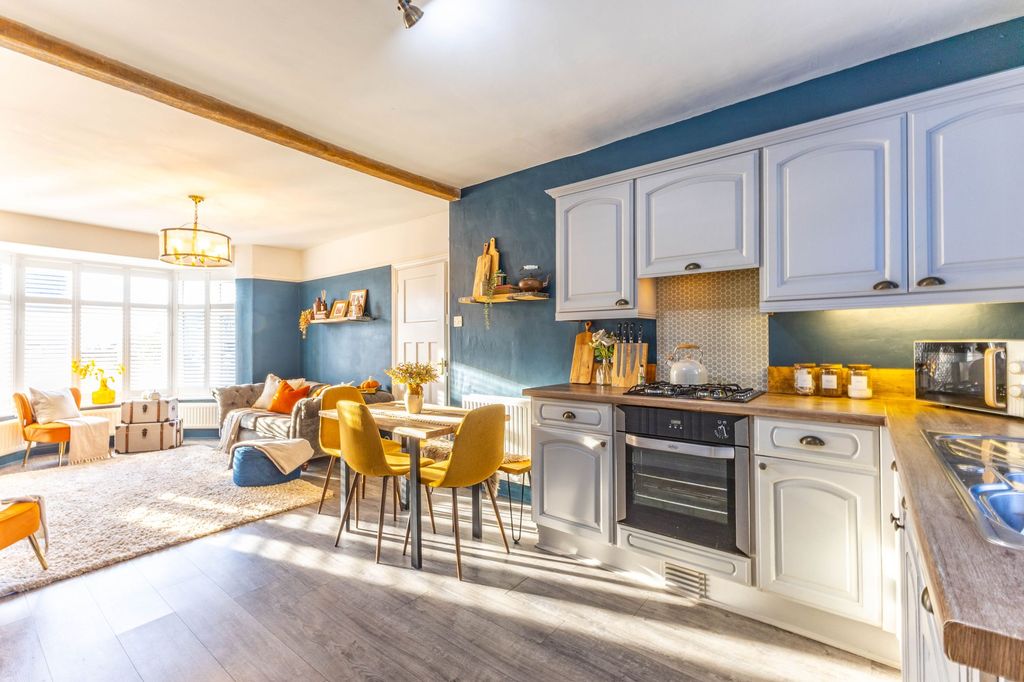 Property photo 2 of 30