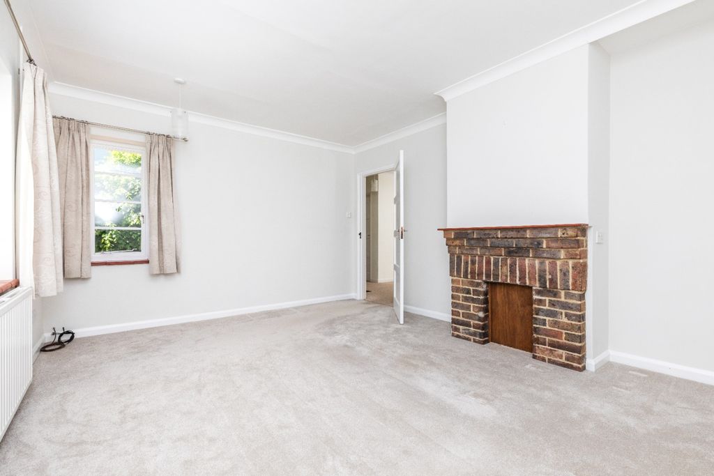 Property photo 2 of 19 4037554
