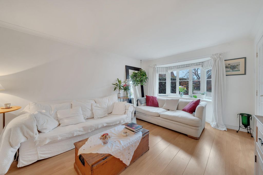 Property photo 3 of 19 Living Room